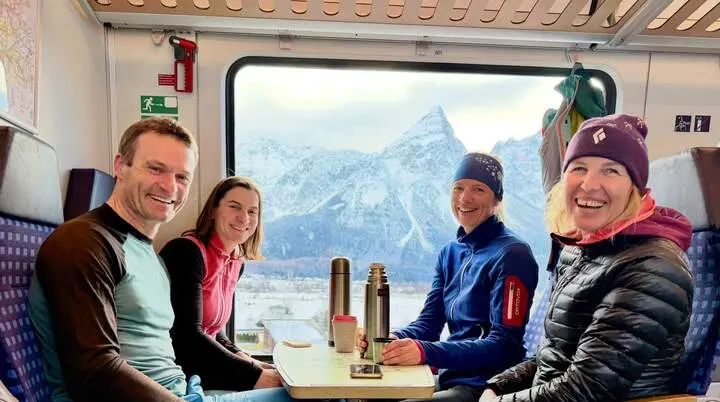 Gute Laune schon bei der entspannten Hinfahrt durch die Winterlandschaft. | © Michael Vitzthum